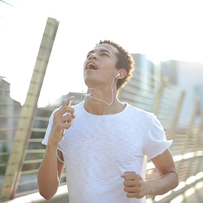 打过疫苗的猫抓到轻微破皮要紧吗（打过疫苗的猫抓出血了有事吗）